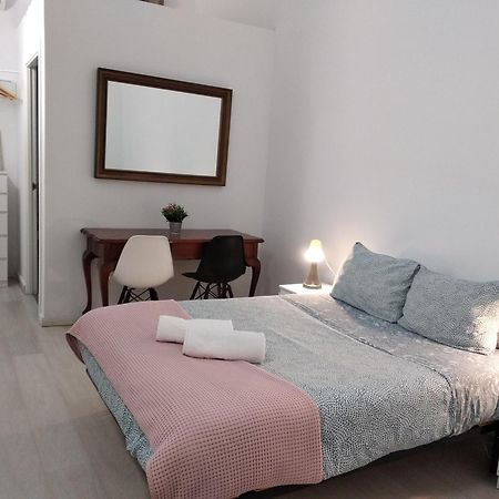 Hostal Urban Basic โอสปิตาเล็ต เดอ โยเบรกัต ภายนอก รูปภาพ