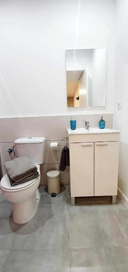 Hostal Urban Basic โอสปิตาเล็ต เดอ โยเบรกัต ภายนอก รูปภาพ