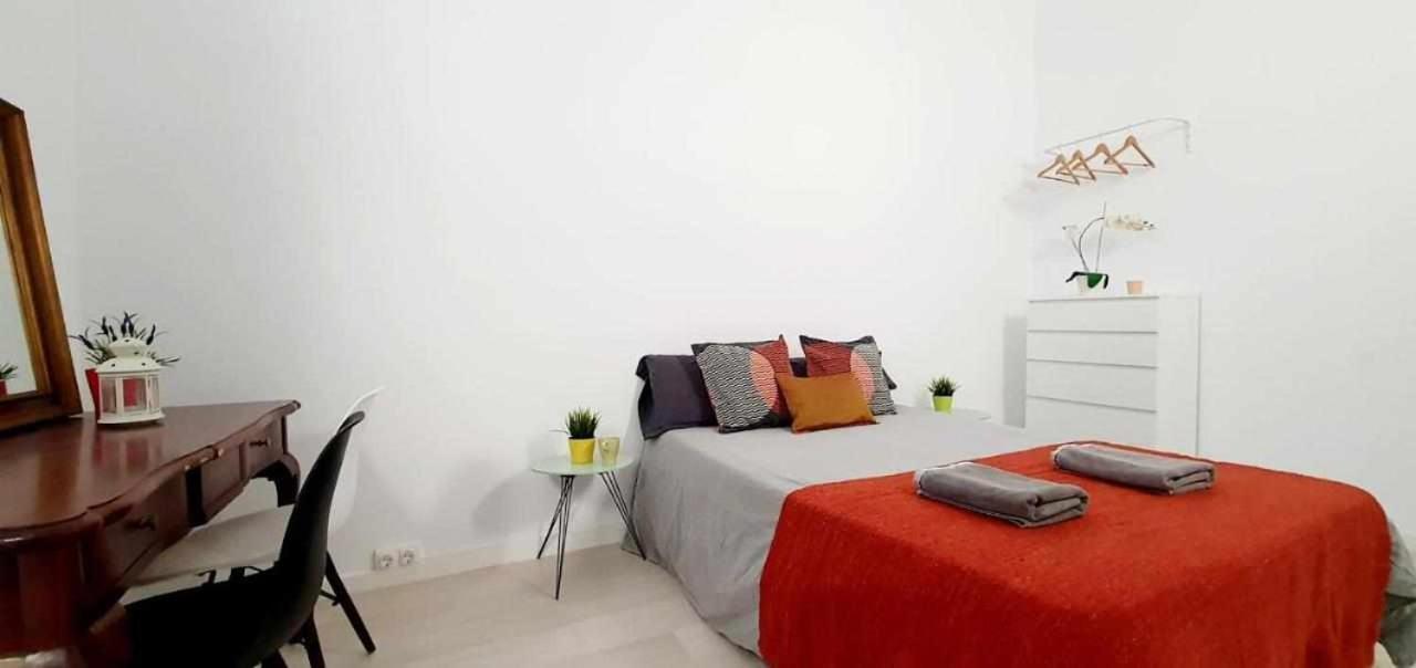 Hostal Urban Basic โอสปิตาเล็ต เดอ โยเบรกัต ภายนอก รูปภาพ