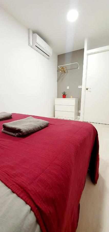 Hostal Urban Basic โอสปิตาเล็ต เดอ โยเบรกัต ภายนอก รูปภาพ