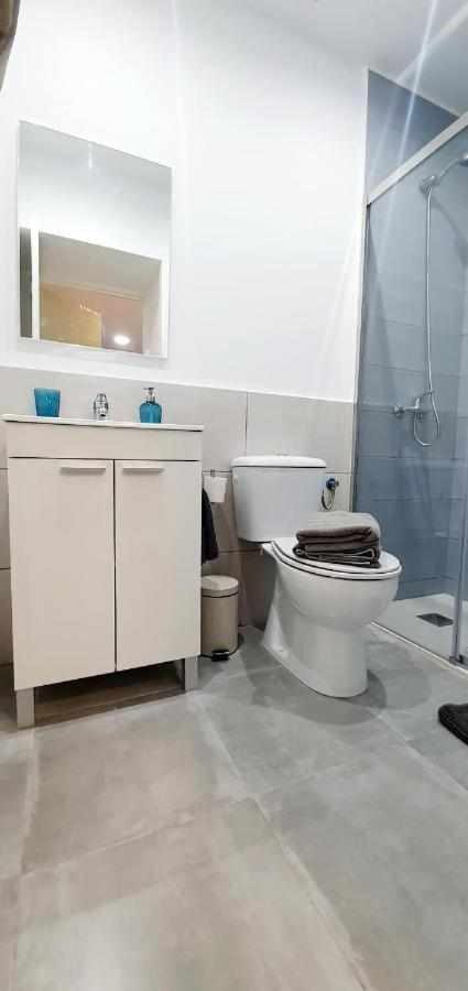 Hostal Urban Basic โอสปิตาเล็ต เดอ โยเบรกัต ภายนอก รูปภาพ