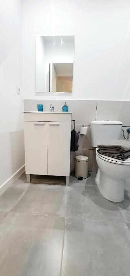 Hostal Urban Basic โอสปิตาเล็ต เดอ โยเบรกัต ภายนอก รูปภาพ