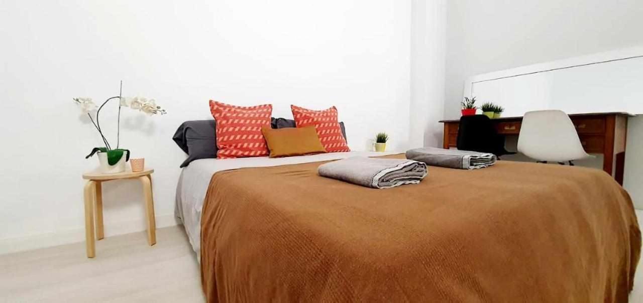 Hostal Urban Basic โอสปิตาเล็ต เดอ โยเบรกัต ภายนอก รูปภาพ