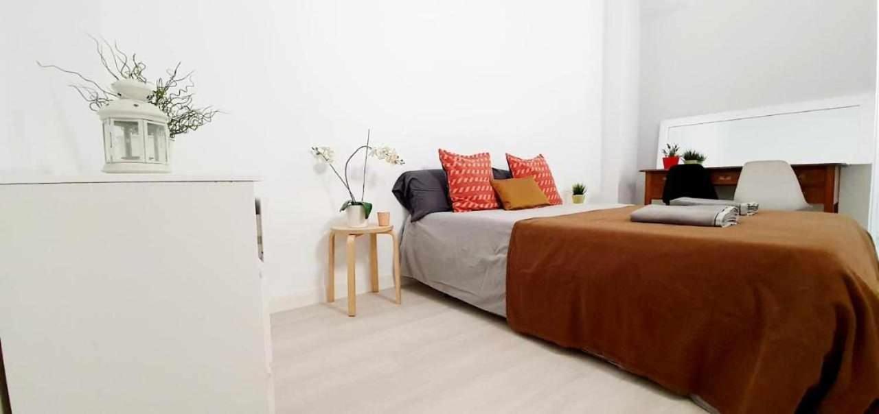 Hostal Urban Basic โอสปิตาเล็ต เดอ โยเบรกัต ภายนอก รูปภาพ