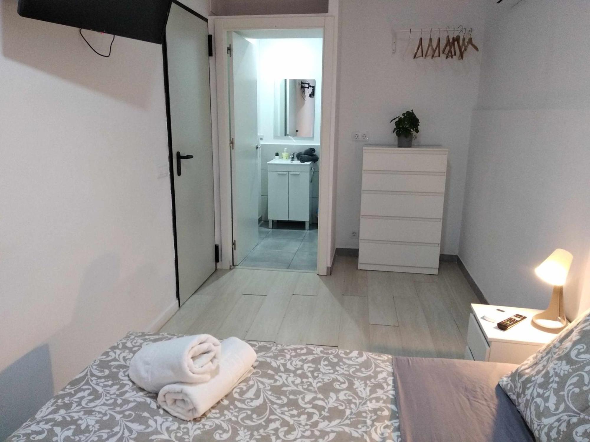 Hostal Urban Basic โอสปิตาเล็ต เดอ โยเบรกัต ห้อง รูปภาพ