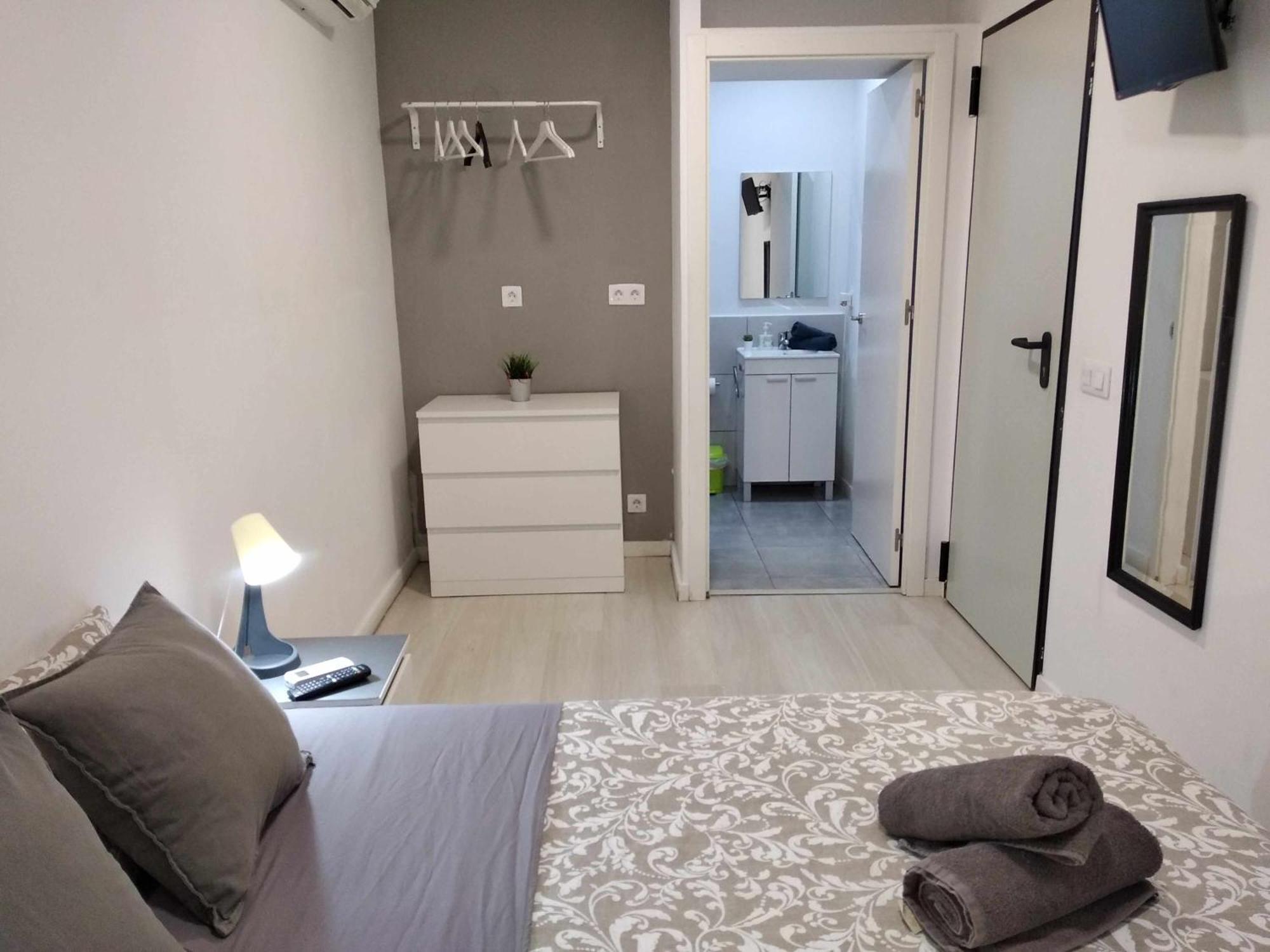 Hostal Urban Basic โอสปิตาเล็ต เดอ โยเบรกัต ห้อง รูปภาพ